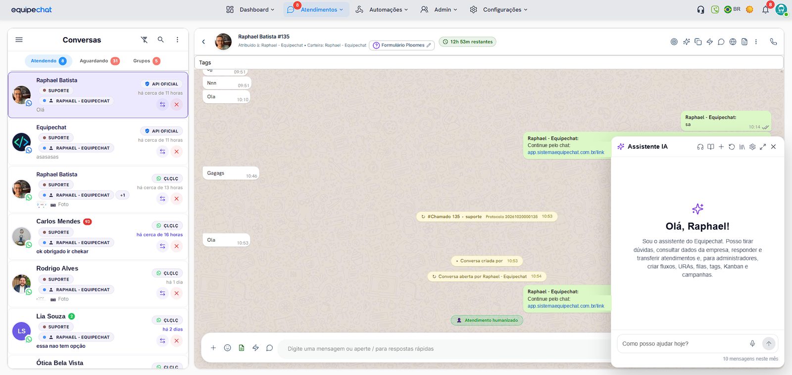 Tela de atendimento do EquipeChat: lista de conversas, chat aberto e Assistente IA